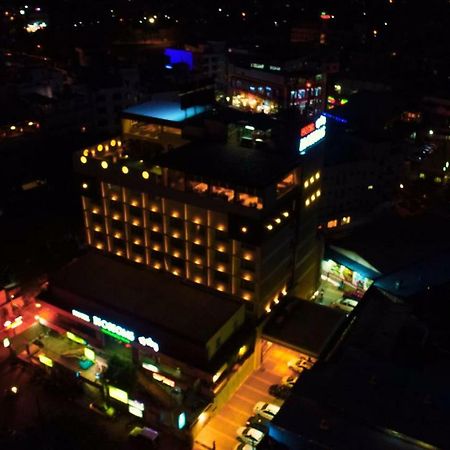 Hotel Blossoms Tiruchirappalli Zewnętrze zdjęcie